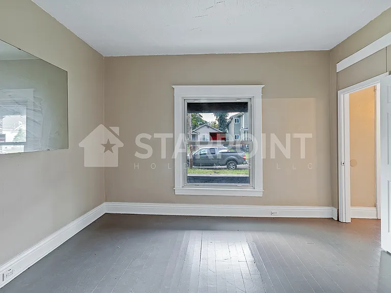 739 S 37th St — Photo 9