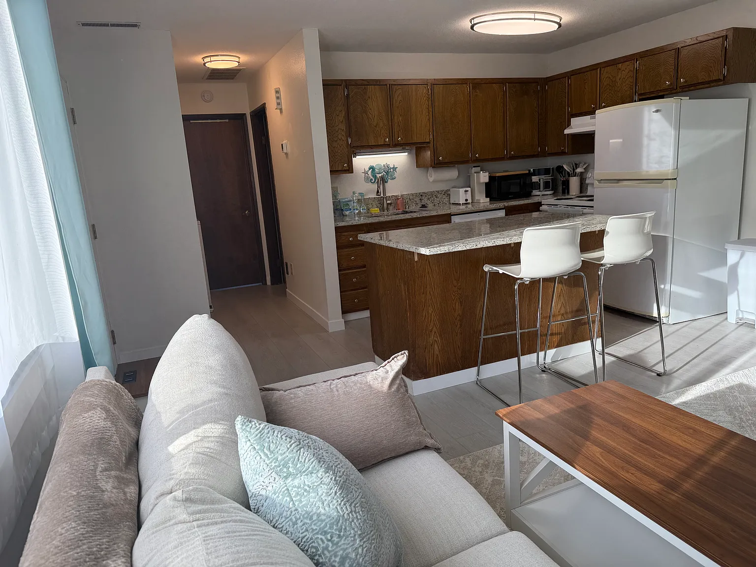 1 bed, 576 sqft, $2,100 — Photo 2