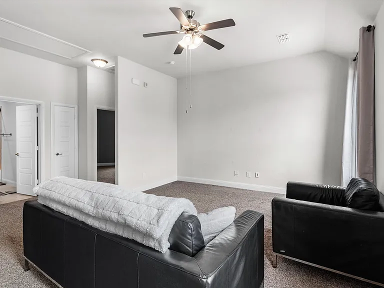840 Parkside Dr — Photo 6