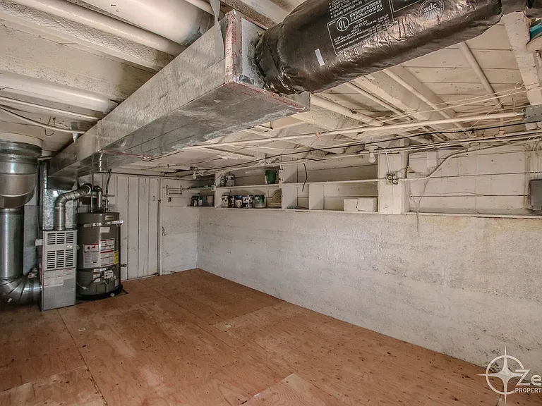 315 W 27th St — Photo 17