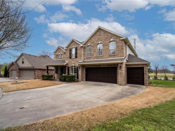 1661 S Coopers Cove St, Fayetteville, AR 72703