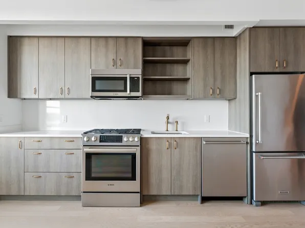 515 West 38th Street image 3 of 18