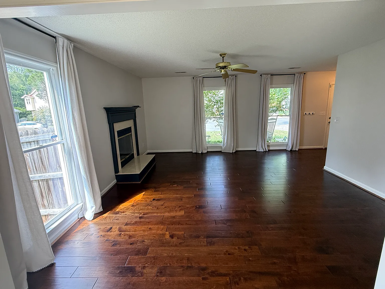 4 bed, 2.5 bath, 1856 sqft, $2,350 — Photo 4
