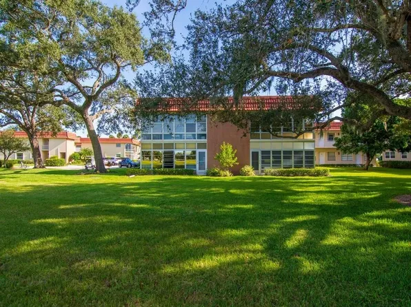 9 Vista Palm Ln APT 201, Vero Beach, FL 32962