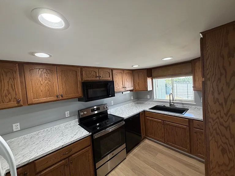809 Stanton Ave — Photo 10