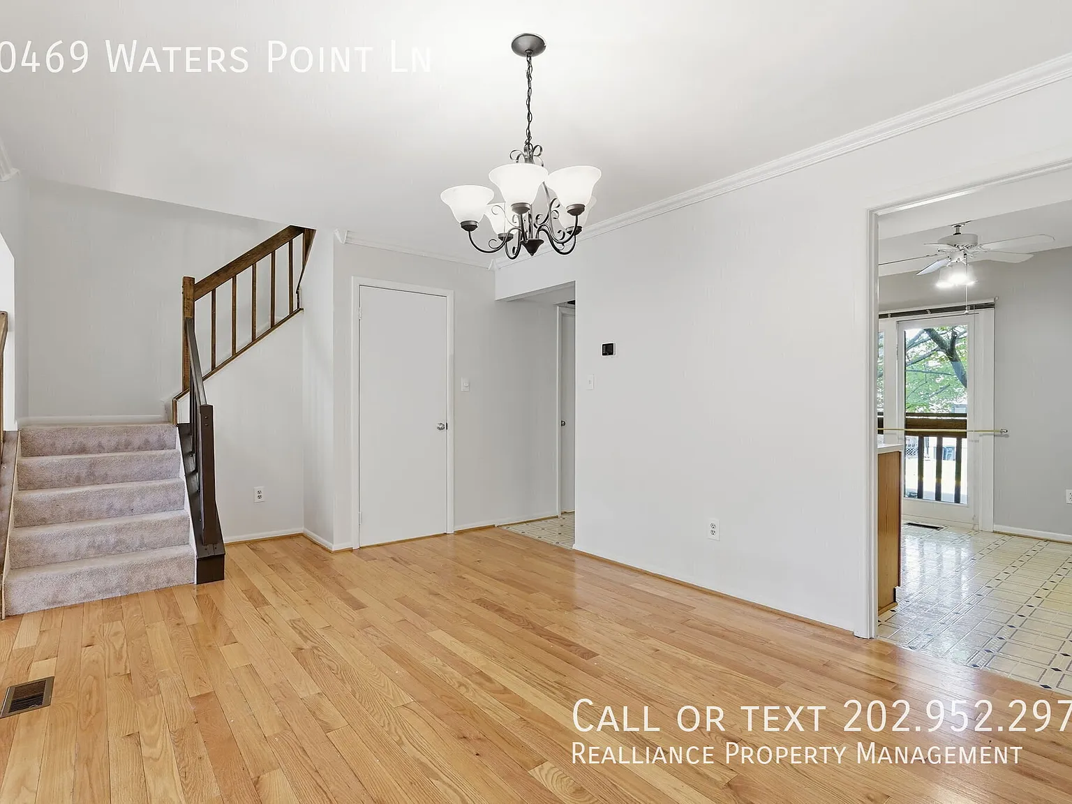 Beautiful 3BR/3.5BA Townhome in Waters Landing ? Finished Basement, Pr — Photo 3