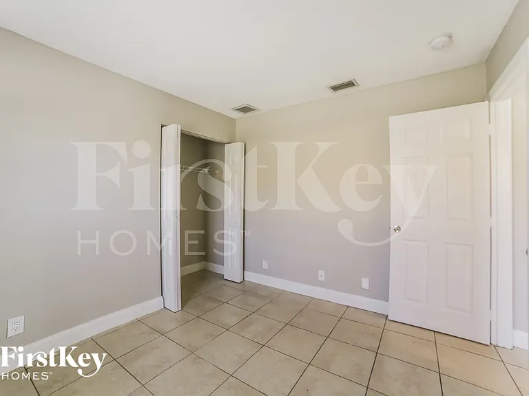 341 NE 34th Ct — Photo 15