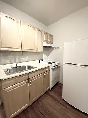 Rented by Bond New York | media 15