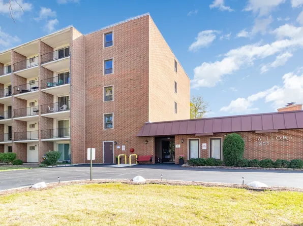 255 S West Ave APT 309, Elmhurst, IL 60126