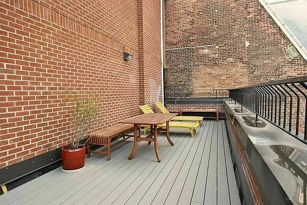 Rented by REAL New York | media 24