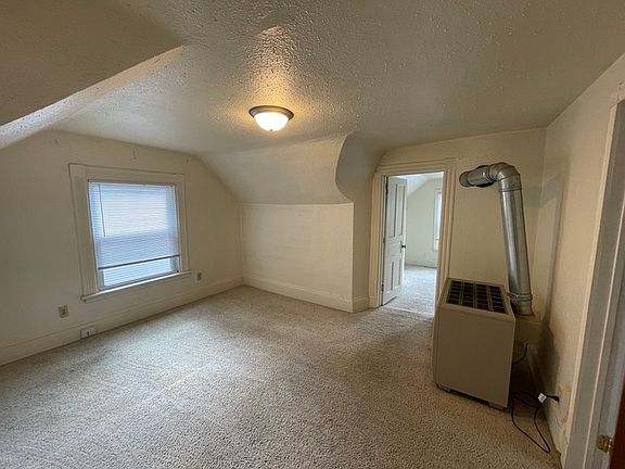 3rd image of 816 Prospect Ave NE #2