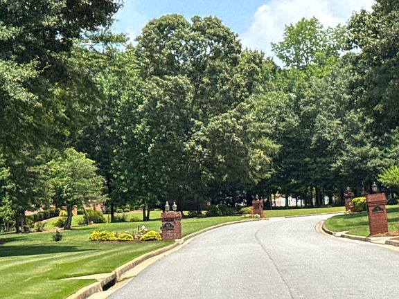 4th image of 865 Streamside Dr