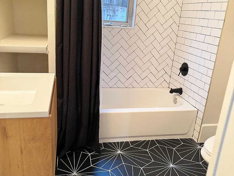 Full bathroom #1