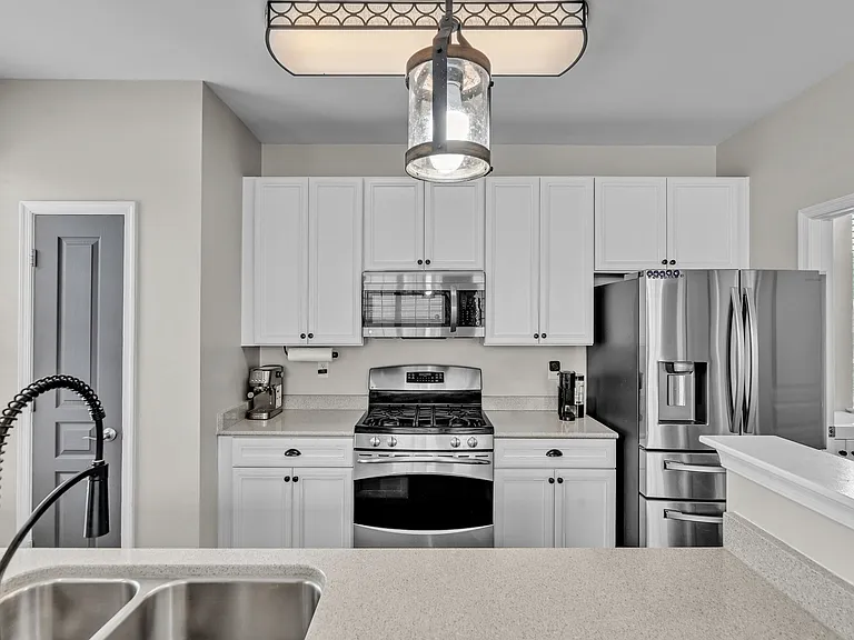1116 Westbriar Dr — Photo 12