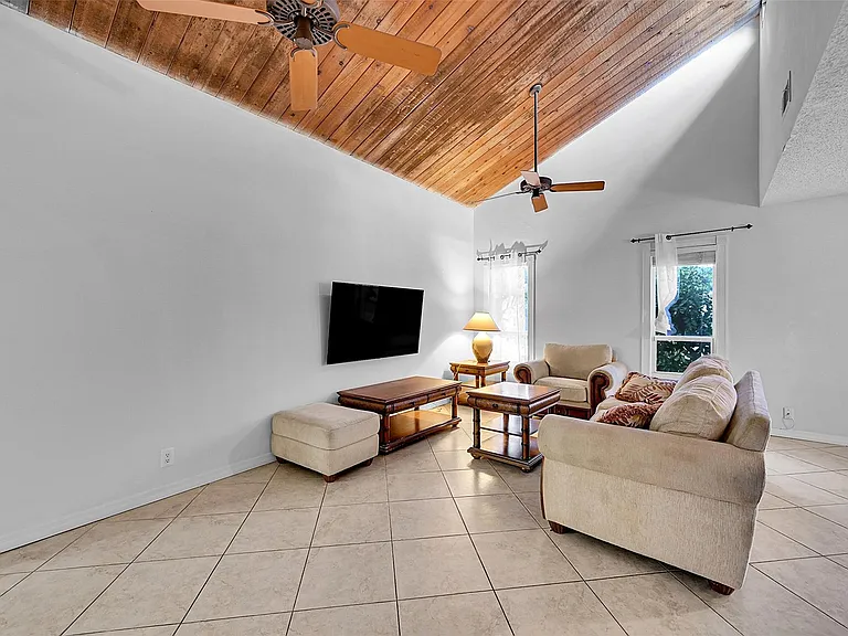 1361 SW 26th Ave — Photo 18