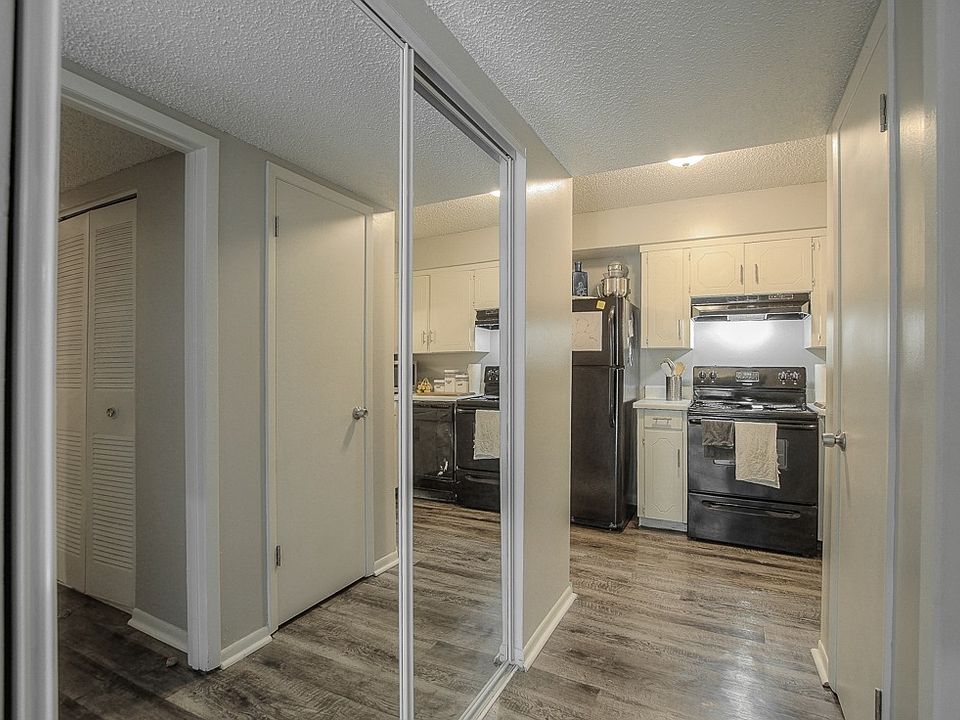 1st image of 2407 NE 43rd St APT 1