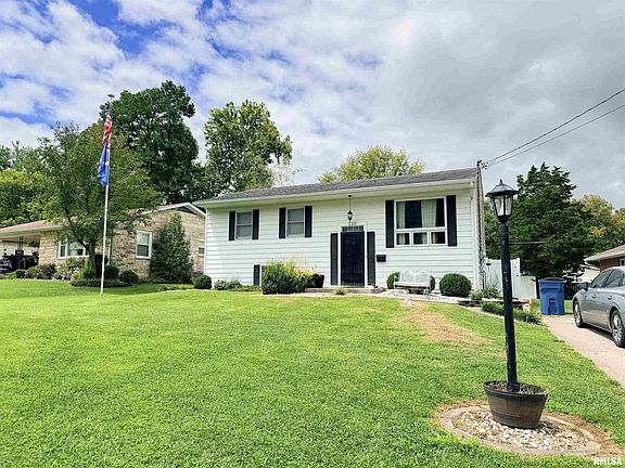 2nd image of 210 Peach Dr