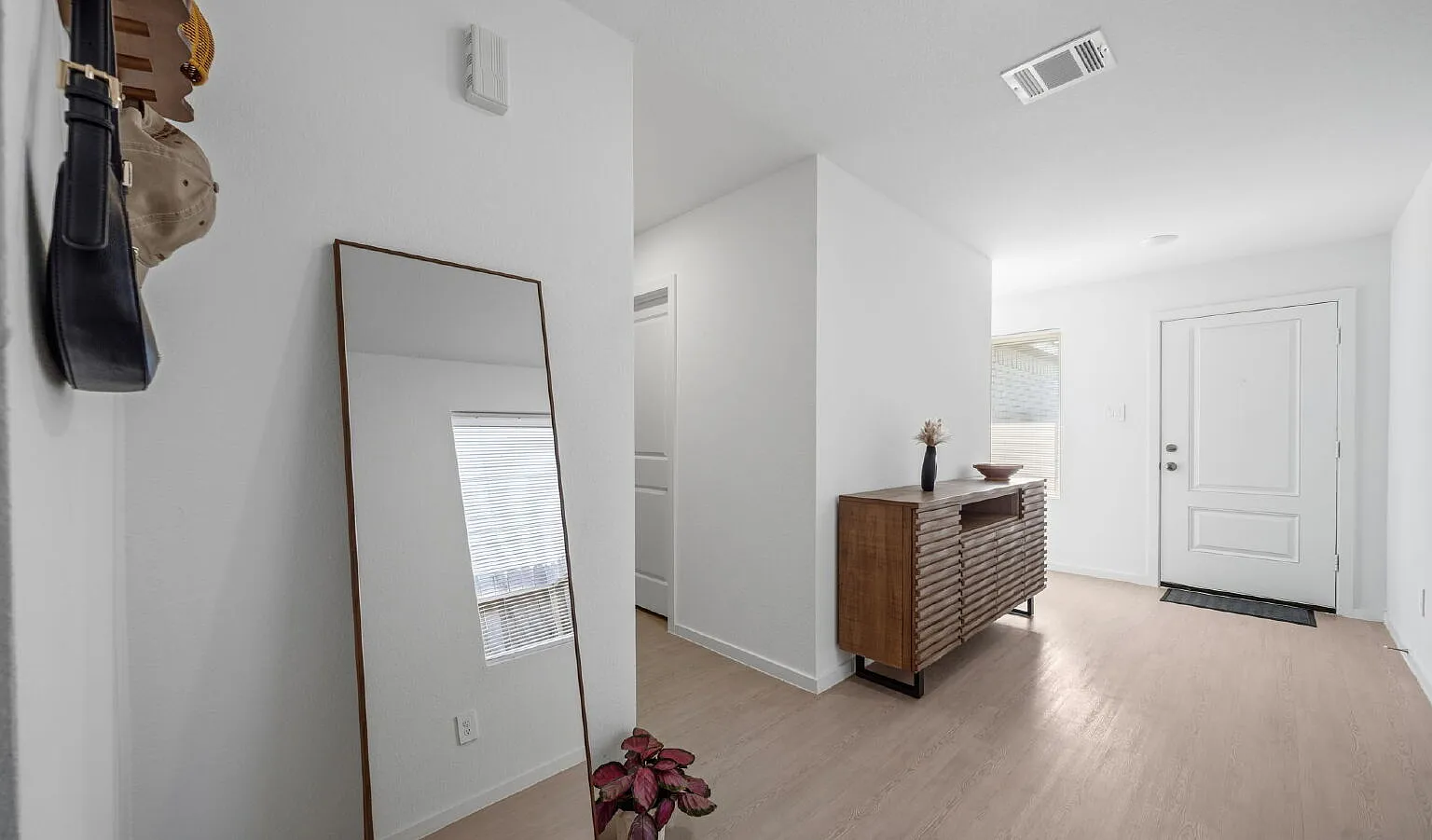 4 bed, 2.0 bath, 1607 sqft, $1,775 — Photo 4