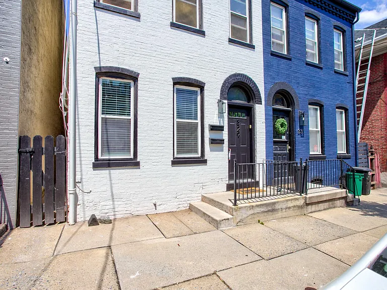 329 E Chestnut St #1 — Photo 25