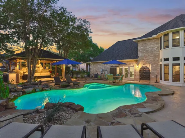 609 Edgewood Dr, Montgomery, TX 77356