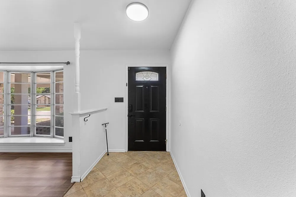 6 bed, 3415 sqft, $2,650 — Photo 4