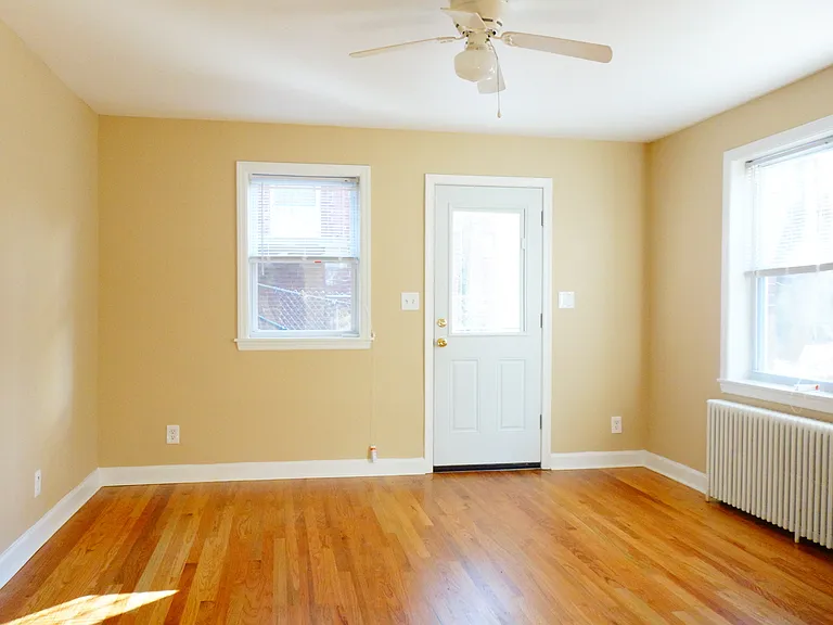 8520 Greenwood Ave — Photo 5