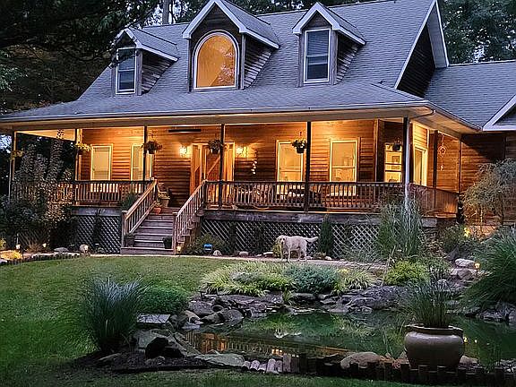2nd image of 32 Carrie Ct