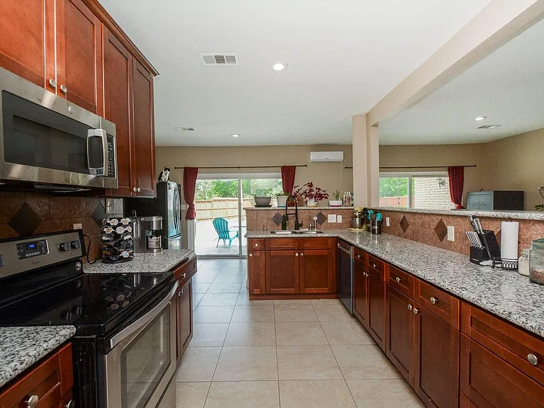 1402 Chestnut Ridge Rd — Photo 20