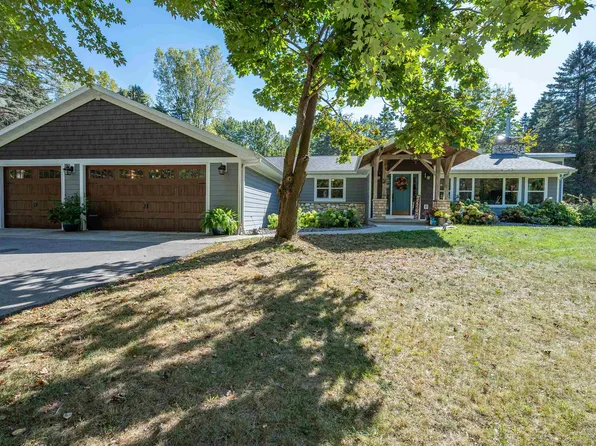 3671 Hallers Creek Rd, Green Bay, WI 54313