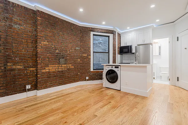 Rented by Bond New York | media 16