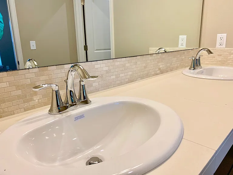 839 Water Ave NE — Photo 3