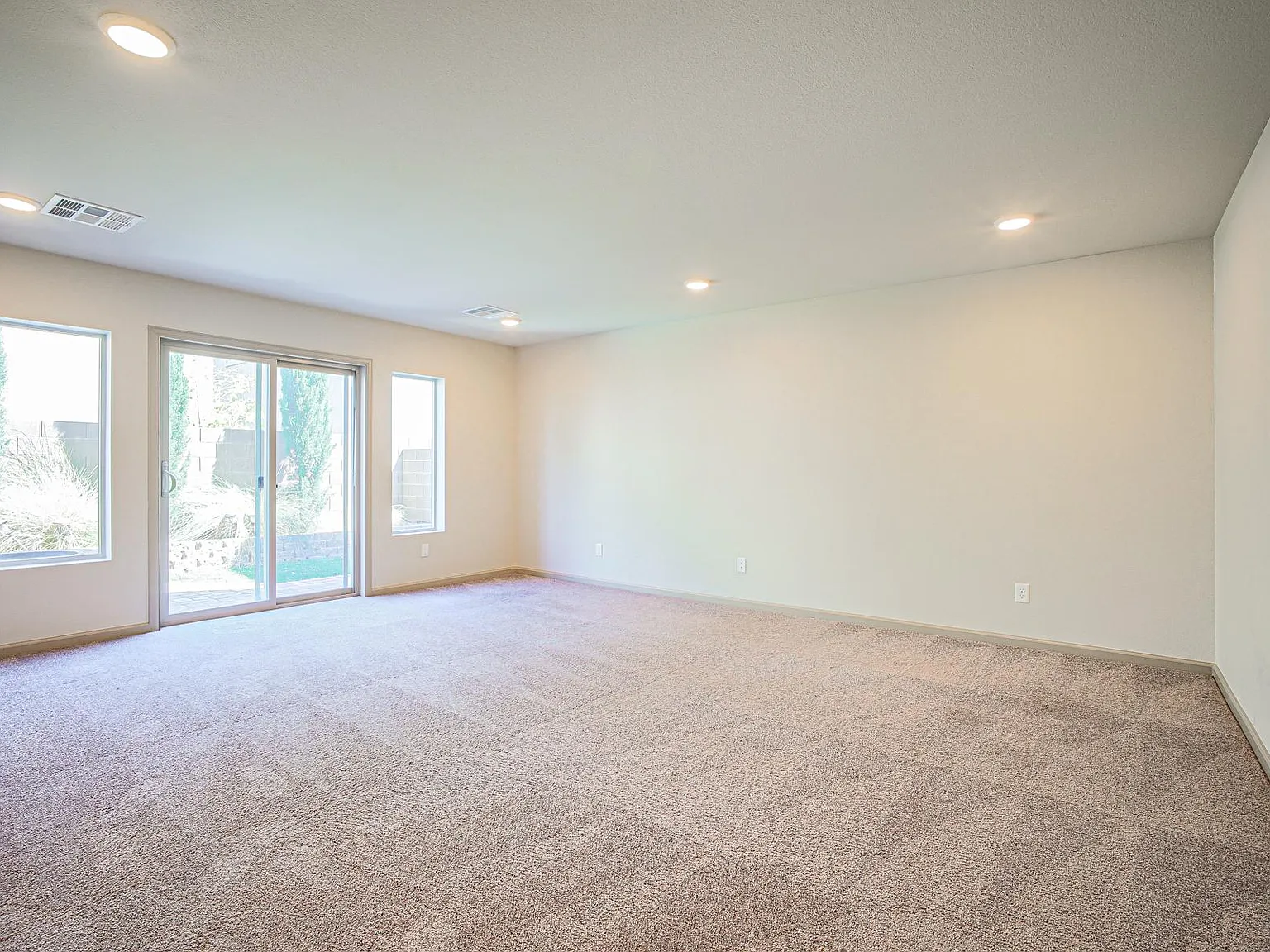 3 bed, 2.5 bath, 2299 sqft, $2,750 — Photo 3