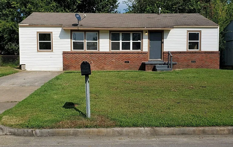 4331 N Frankfort Pl — Photo 2