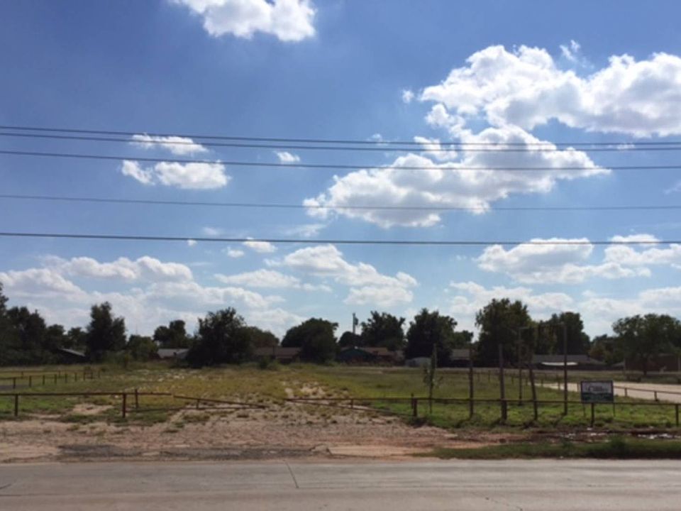 2nd image of 127 E Oklahoma Blvd