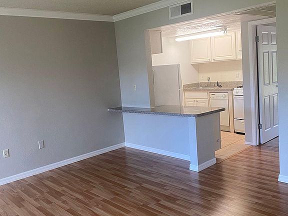 2nd image of 133 Oyster Bay Cir APT 250