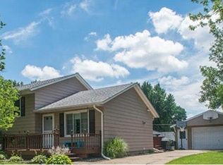 1815 Tam O Shanter Dr, Bettendorf, IA