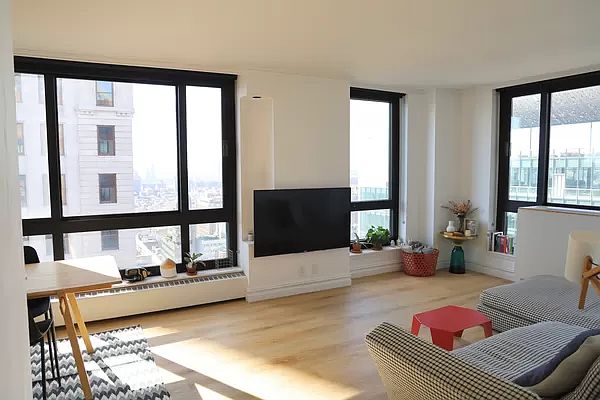 1st image of 1 Irving Pl APT V28b