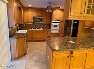 23 Kingsport Dr, Howell, NJ 07731