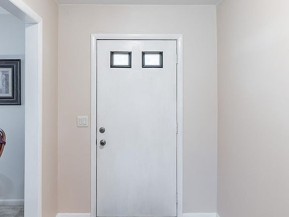 3rd image of 319 Plantation Dr