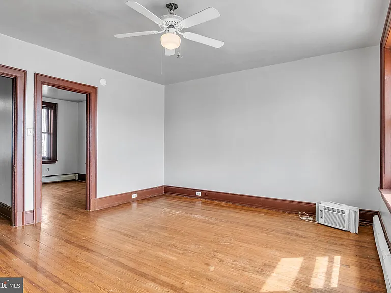 727 E Market St — Photo 22