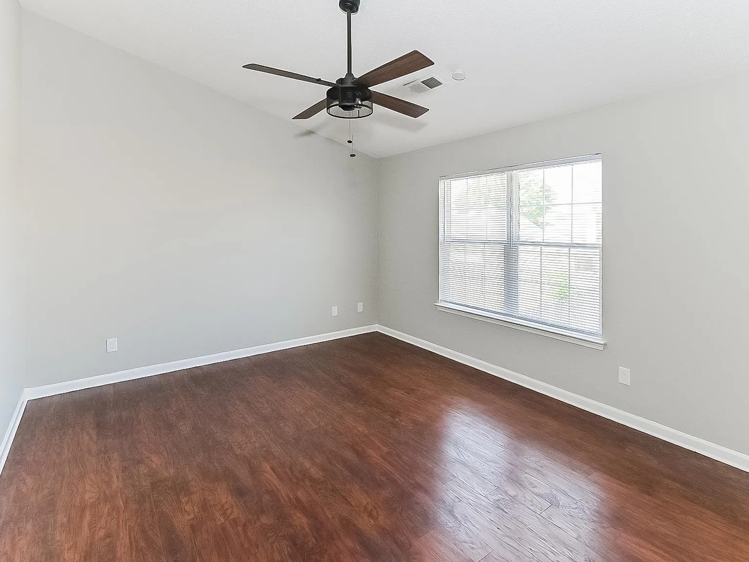 4 bed, 2.5 bath, 1967 sqft, $1,765 — Photo 3