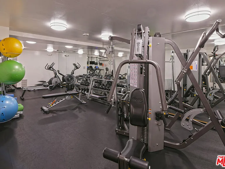 100 S Doheny Dr #424 — Photo 20