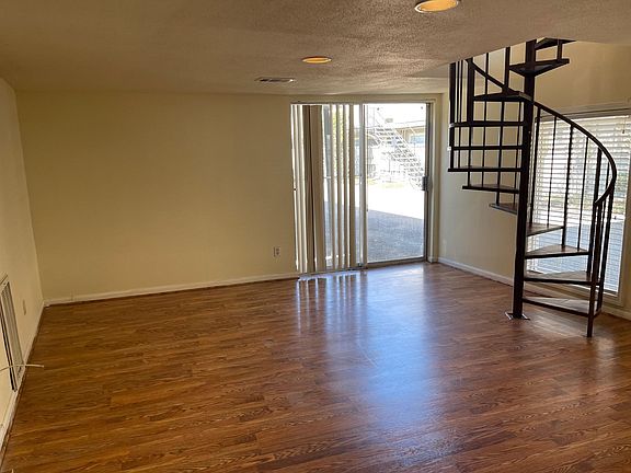 3rd image of 4723 Aftonshire Dr APT 15