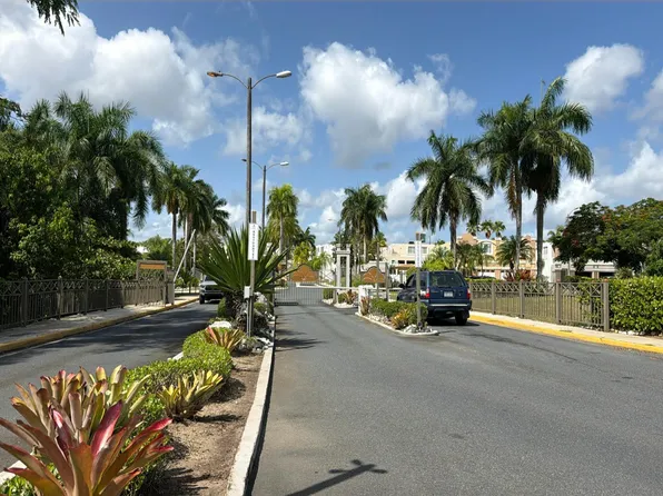 1049 Egipto Street Plz, Toa Alta, PR 00953