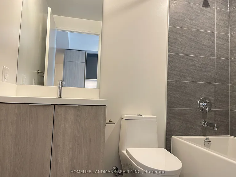 400 King St W #604 — Photo 9