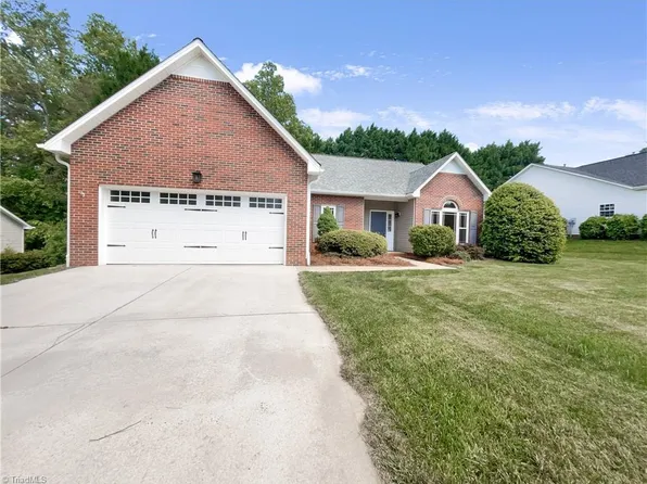 915 Wellesley Place Dr, Lewisville, NC 27023