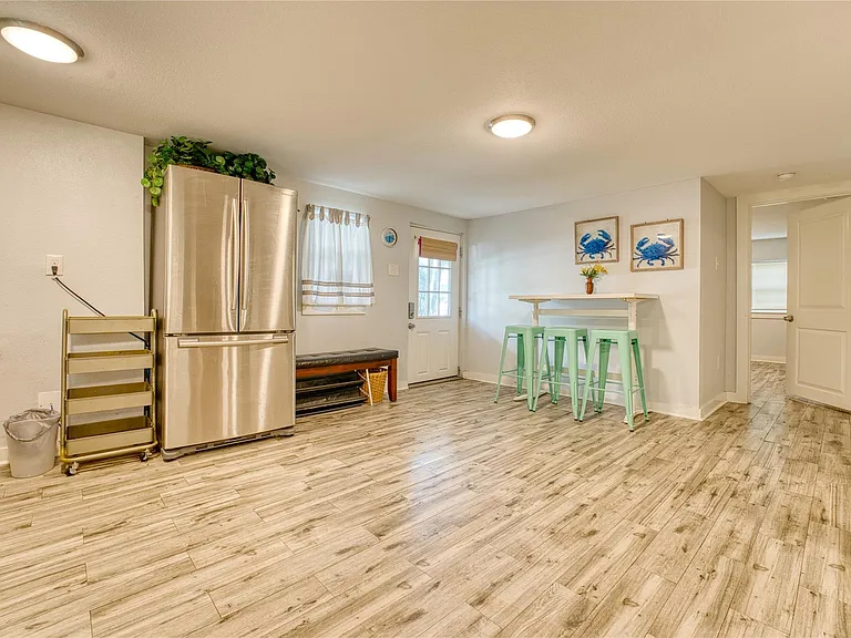 1917 Avenue M 1/2 — Photo 3