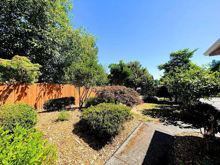 3022 Russell Way #B — Photo 14