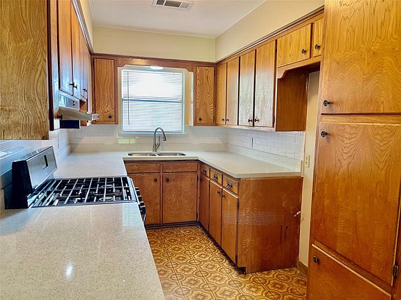 5th image of 3106 Ferry Rd