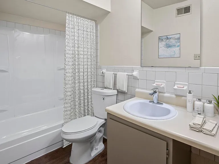 Westport Edge Apartments — Photo 9